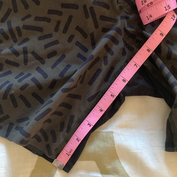 Lululemon lined men shorts - Medium - Picture 4 of 4